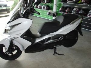 YA ESTA AQUI LA NUEVA J125 DE KAWASAKI